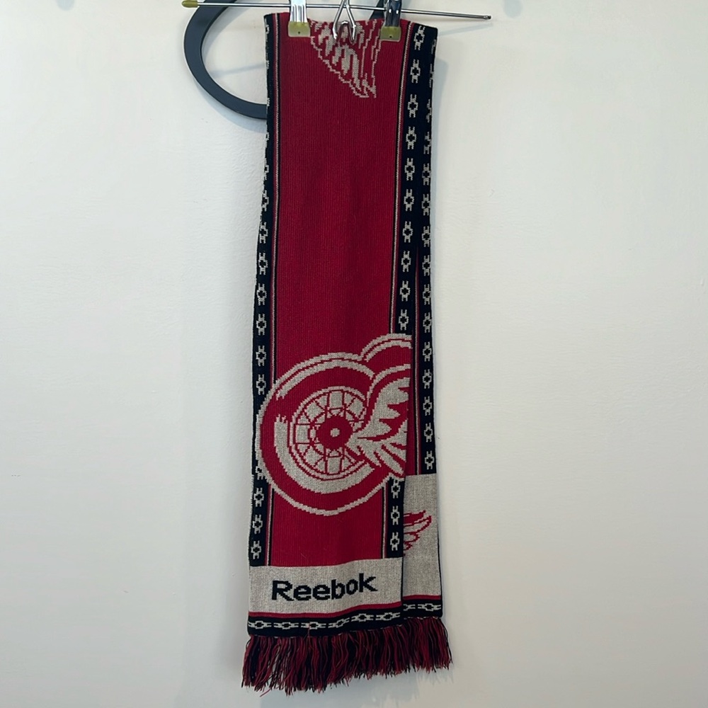 2012 Reebok Faceoff Collection NHL Detroit Redwings Winter Classic Scarf